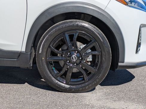 Used 2023 Nissan Kicks SR image 11