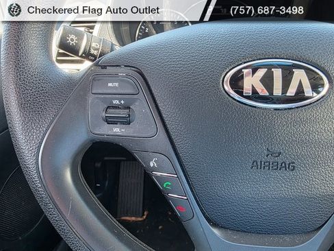 Used 2017 Kia Forte LX image 12
