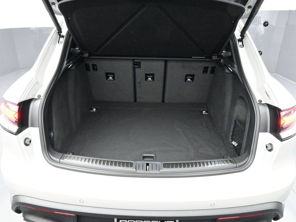 Certified 2026 Porsche Macan AWD/4WD image 16