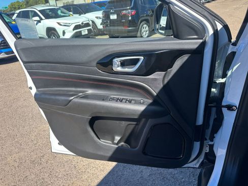 Used 2025 Jeep Compass Trailhawk w/ Trailer Tow Group image 20