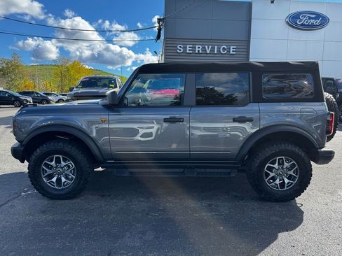 Used 2025 Ford Bronco Badlands image 2