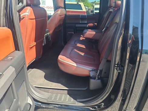 Used 2018 Ford F150 Platinum w/ Equipment Group 701A Luxury AWD/4WD image 32