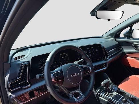 Used 2025 Kia Sportage SX image 11