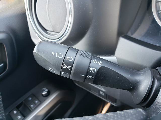 Used 2018 Toyota Tacoma SR5 AWD/4WD image 22