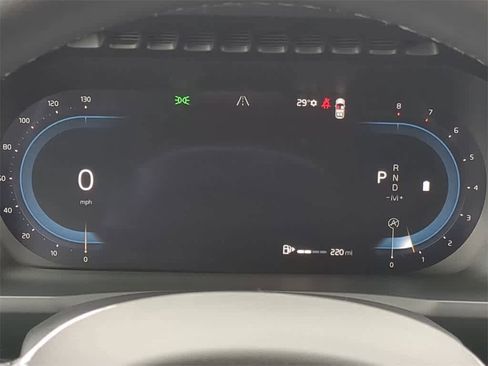 New 2025 Volvo XC90 B5 Plus w/ Protection Package Premier image 33