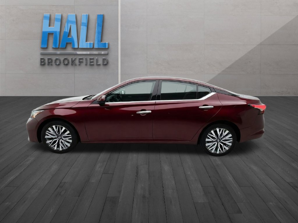 Used 2025 Nissan Altima 2.5 SV FWD image 2