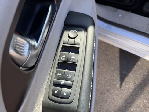 Used 2023 Chrysler Voyager LX image 12