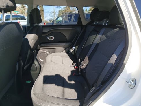 Used 2019 Kia Soul + image 11