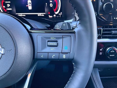 Used 2024 Nissan Pathfinder Platinum w/ Cargo Package image 22