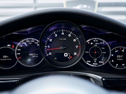 Used 2020 Porsche Panamera 4 image 64