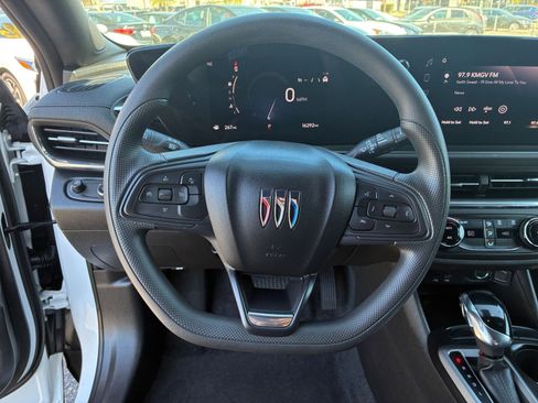 Used 2025 Buick Envista Preferred image 27