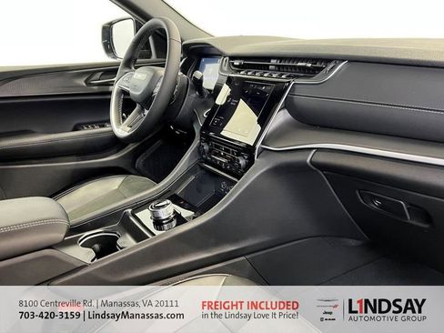 New 2025 Jeep Grand Cherokee Altitude image 14