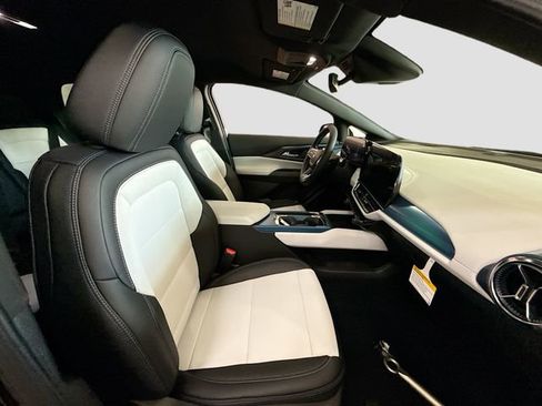 New 2026 Chevrolet Equinox EV LT image 28