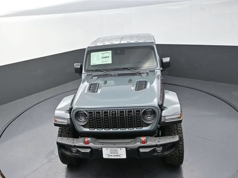 Used 2025 Jeep Gladiator Rubicon AWD/4WD image 13