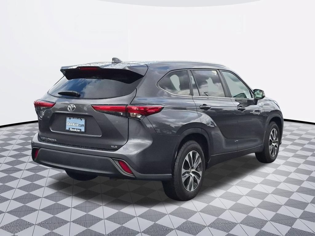 Used 2023 Toyota Highlander XLE FWD image 5