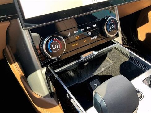 Certified 2023 Land Rover Range Rover Long Wheelbase Autobiography AWD/4WD image 34
