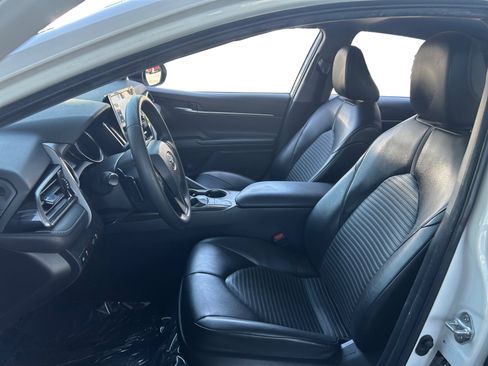 Used 2022 Toyota Camry SE w/ Carpet Mat Package (TMS) image 9