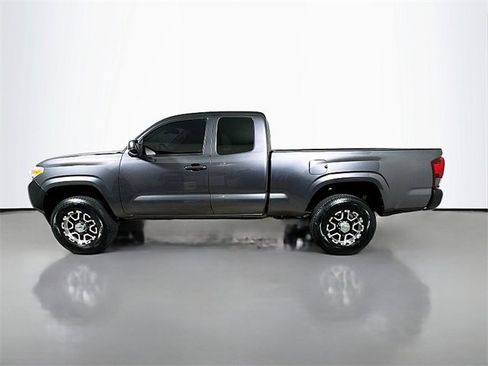 Used 2019 Toyota Tacoma SR image 4