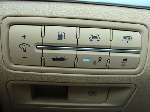 Used 2017 Genesis G80 3.8 w/ Option Group 03 image 23