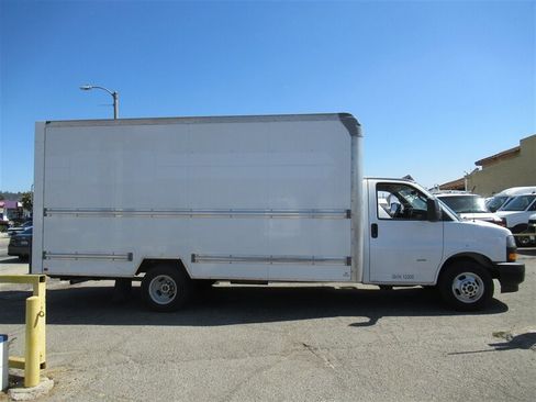 Used 2021 GMC Savana 3500 Extended w/ Power Convenience Package image 4