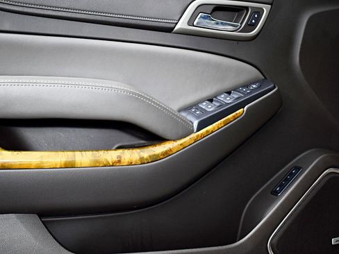 Used 2017 GMC Yukon XL Denali w/ Open Road Package image 17