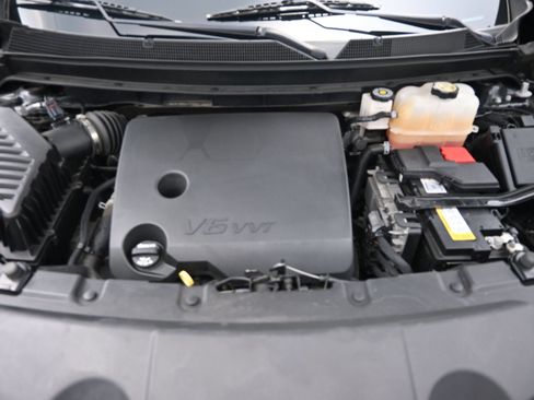Used 2023 Chevrolet Traverse LS FWD image 33