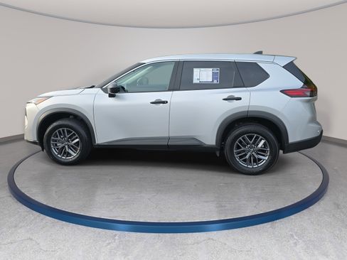 Used 2024 Nissan Rogue S image 8