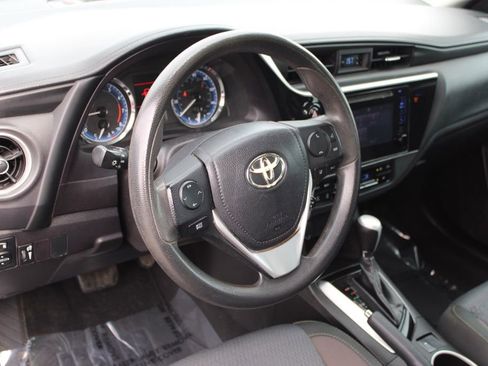 Used 2019 Toyota Corolla LE image 15
