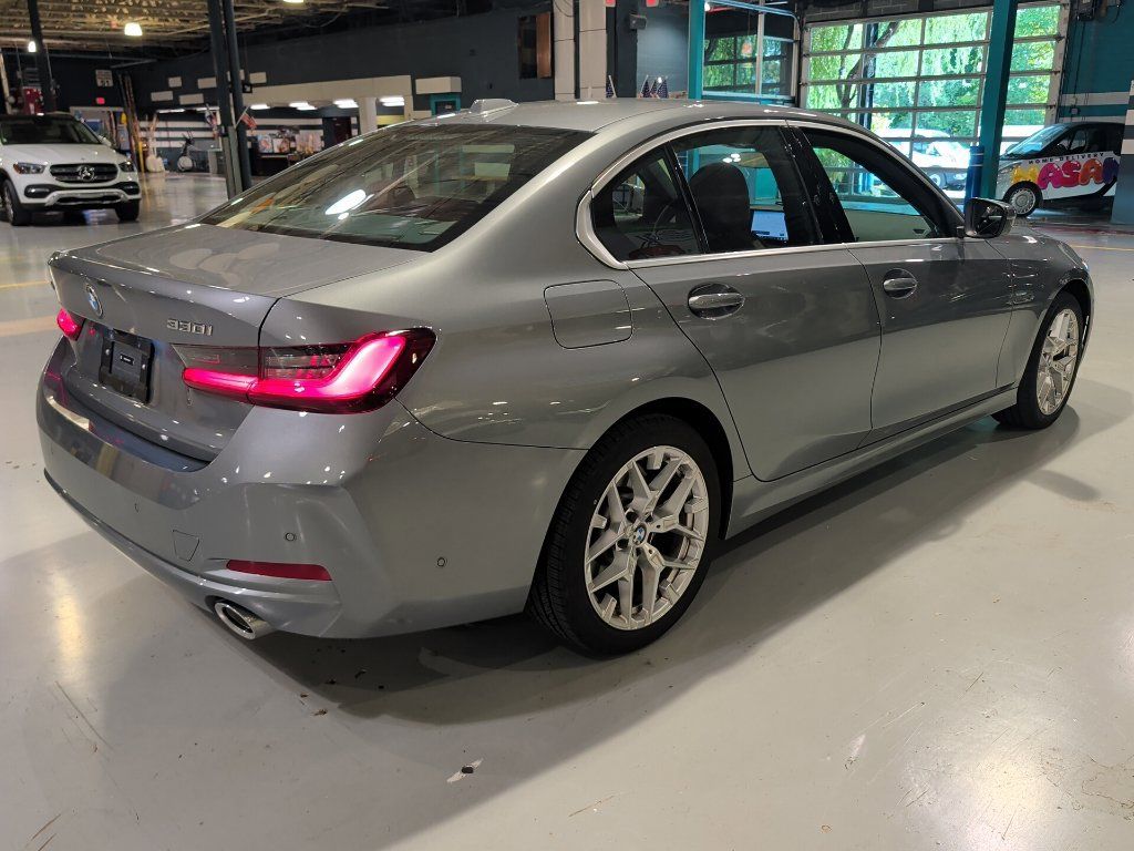 Certified 2025 BMW 330i xDrive Sedan w/ Premium Package AWD/4WD image 11