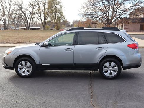 Used 2010 Subaru Outback 3.6R Limited image 9