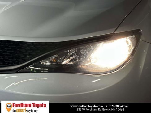 Used 2024 Chrysler Voyager LX image 8