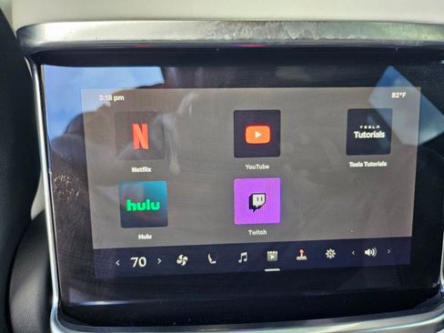 Used 2022 Tesla Model X image 66