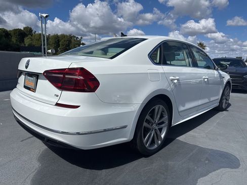 Used 2017 Volkswagen Passat 1.8T R-Line image 5