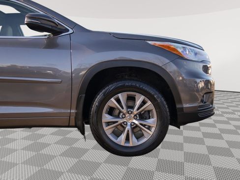 Used 2015 Toyota Highlander XLE image 26