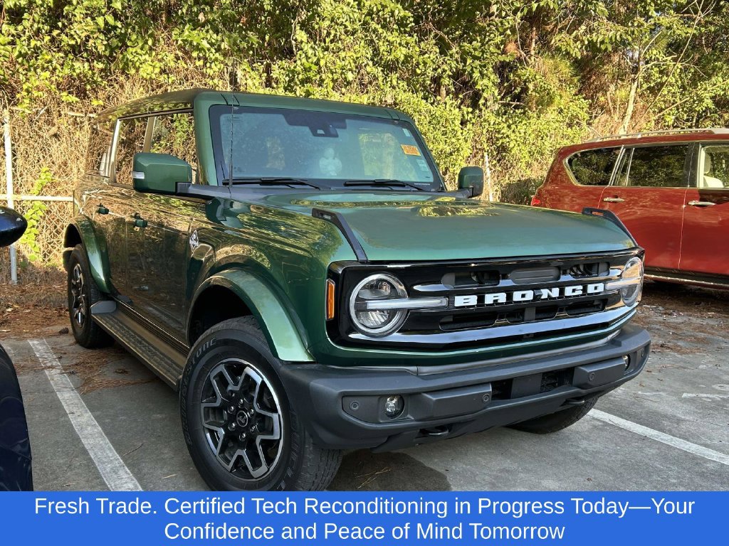 Used 2025 Ford Bronco Outer Banks AWD/4WD image 2