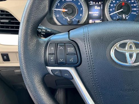 Used 2018 Toyota Sienna L image 22