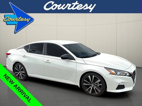 Used 2022 Nissan Altima 2.5 SR FWD image 1
