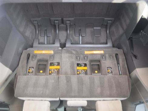 Used 2012 Toyota Sienna LE image 30