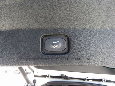 Used 2018 Ford Explorer XLT w/ Equipment Group 202A image 19