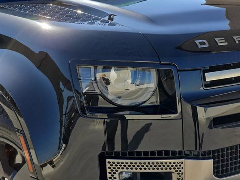 Used 2023 Land Rover Defender 110 X image 32