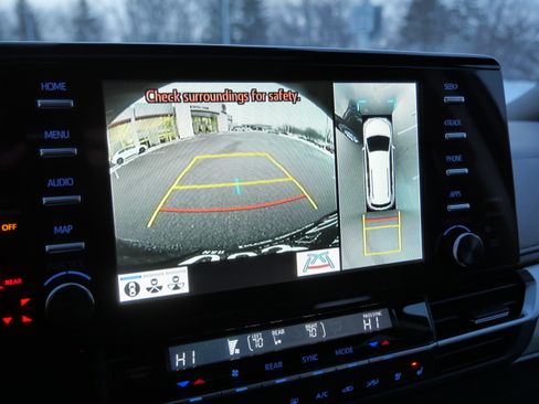 Certified 2023 Toyota Sienna Platinum image 32