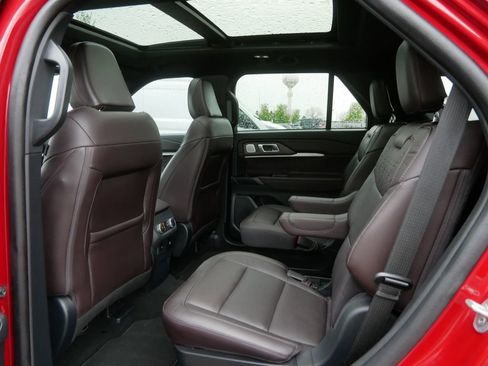Used 2025 Ford Explorer Platinum w/ Ultimate Package AWD/4WD image 19