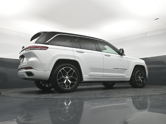 Used 2022 Jeep Grand Cherokee Summit AWD/4WD image 24