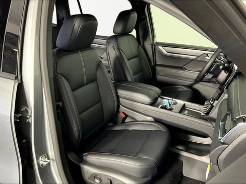 New 2026 GMC Acadia Elevation w/ Elevation Premium Package FWD image 12