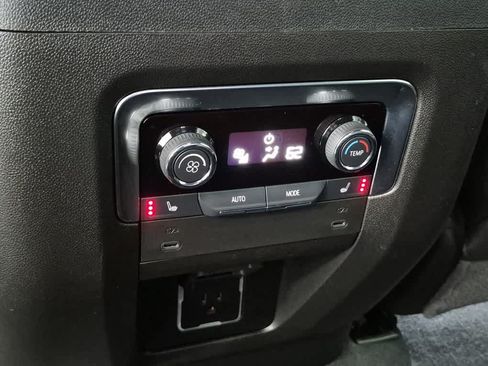 Used 2025 Chevrolet Suburban High Country AWD/4WD image 12