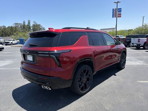 New 2026 Chevrolet Traverse RS w/ LPO, Floor Liner Package FWD image 5