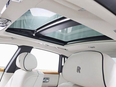 Used 2016 Rolls-Royce Ghost RWD image 37