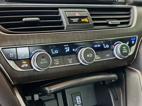 Used 2018 Honda Accord Touring image 18
