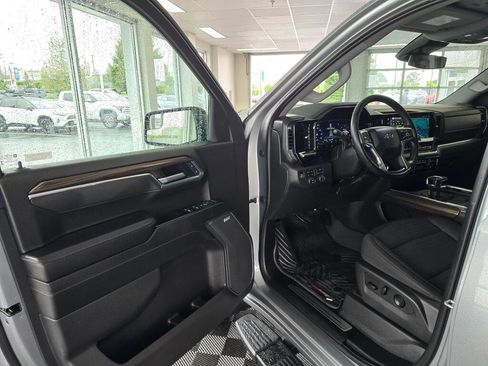 Used 2025 Chevrolet Silverado 1500 LT Trail Boss w/ Convenience Package II AWD/4WD image 21