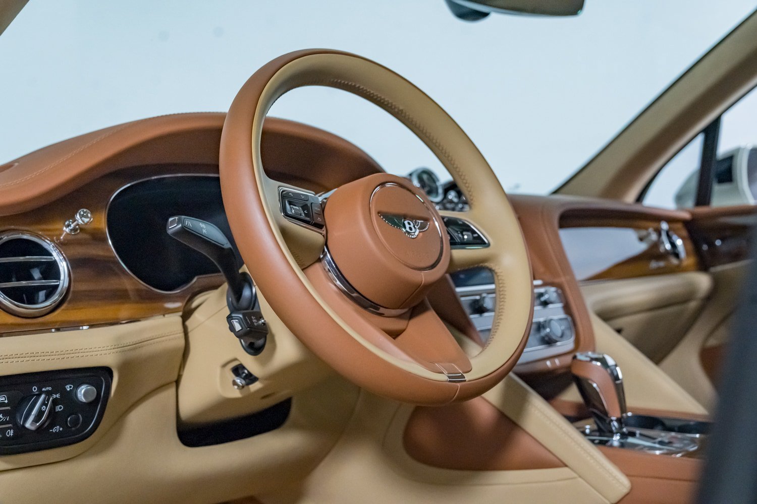 Used 2023 Bentley Bentayga AWD/4WD image 20
